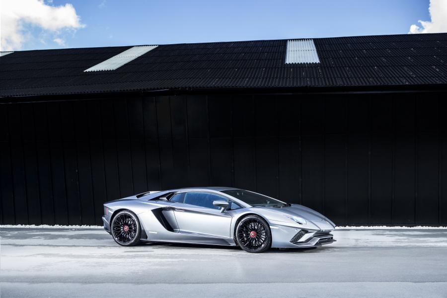  Lamborghini Aventador S 2017 года  (UK) (фото 1 из 1)
